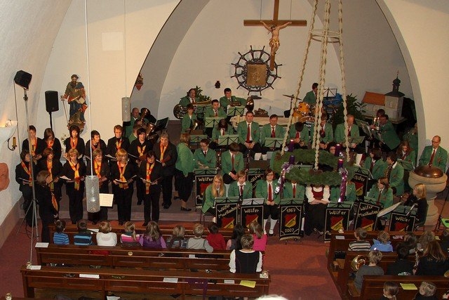 Vorweihnachtliches Konzert in der vollbesetzten Kirche
